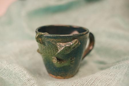 Чашка с рельефным драконом